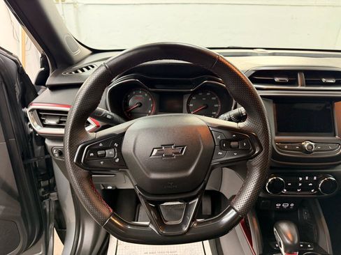 Used 2023 Chevrolet TrailBlazer RS FWD image 19