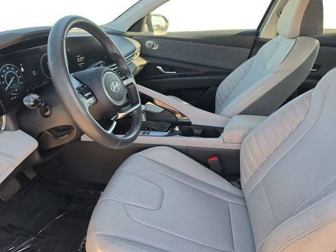 Used 2025 Hyundai Elantra Limited FWD image 9