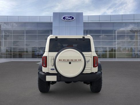 New 2026 Ford Bronco Outer Banks w/ Sasquatch Package AWD/4WD image 4