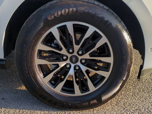 Used 2025 Ford Expedition Platinum AWD/4WD image 11