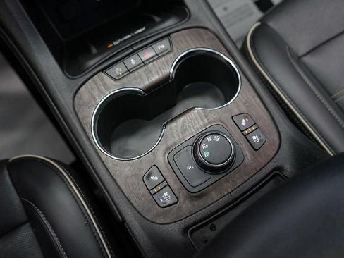 Used 2022 GMC Acadia Denali AWD/4WD image 42