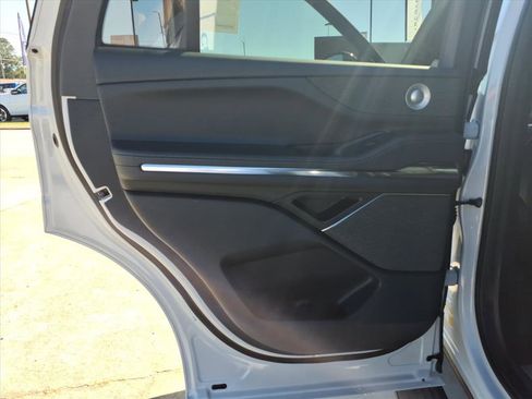 New 2025 Lincoln Navigator Reserve w/ Jet Appearance Package image 12