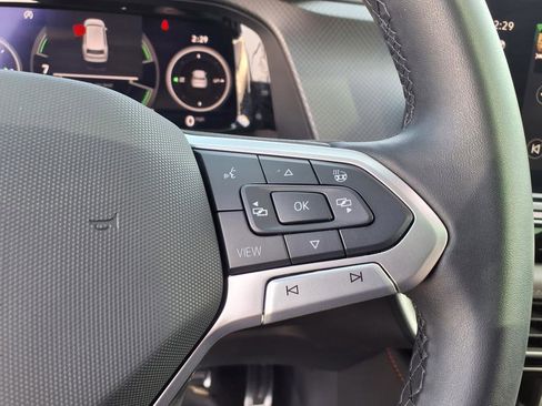 Used 2024 Volkswagen Atlas Peak Edition SE image 40