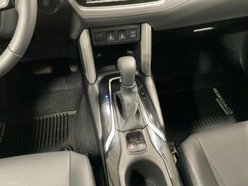 Used 2025 Toyota Corolla Cross XLE w/ Convenience Package image 28