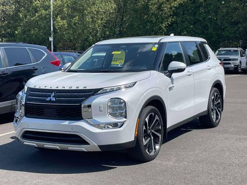 Used 2024 Mitsubishi Outlander SE AWD/4WD image 3