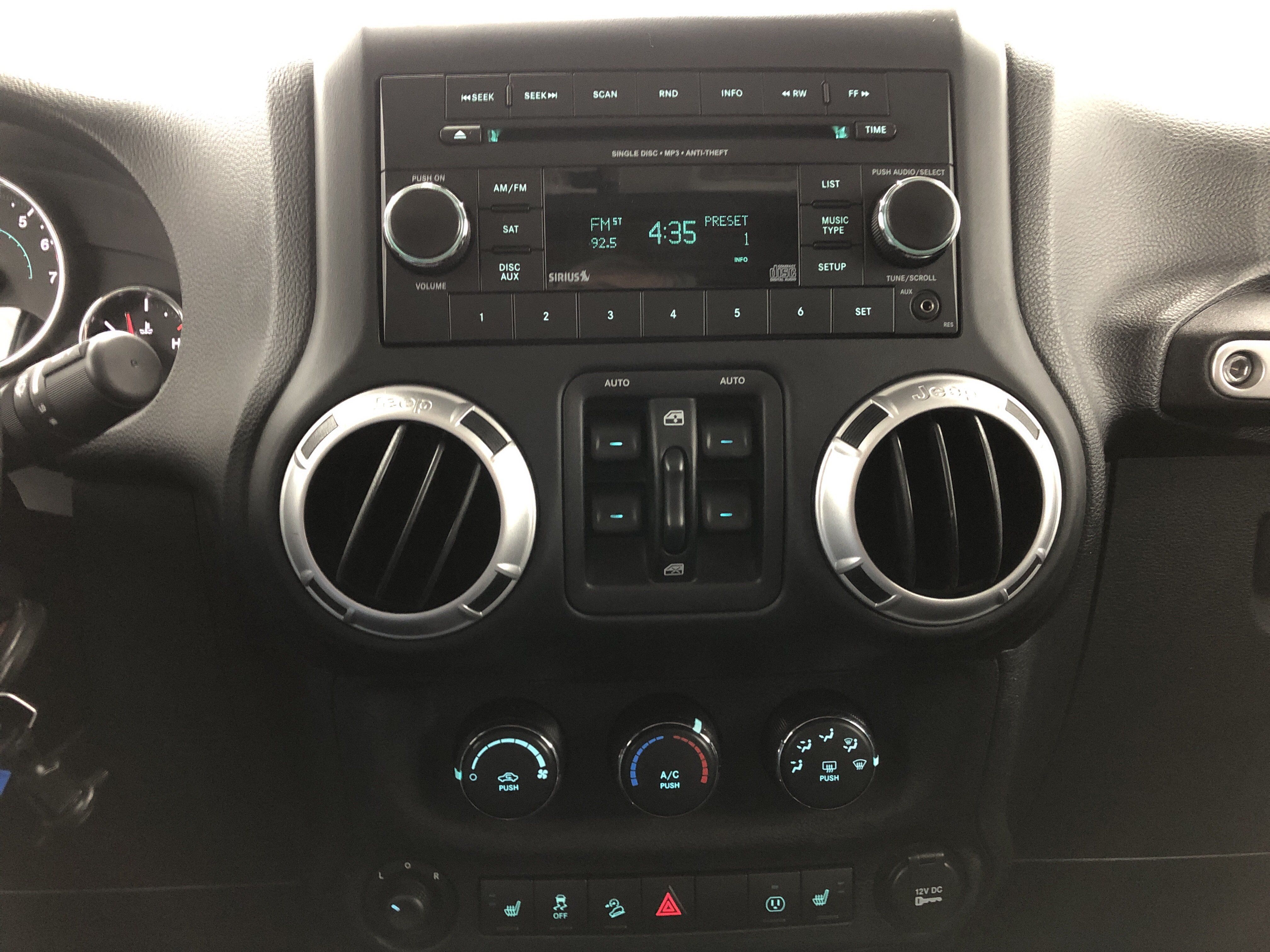 Used 2013 Jeep Wrangler Unlimited Sahara AWD/4WD image 19