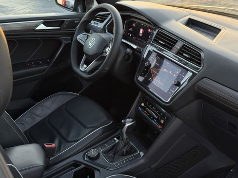 Used 2022 Volkswagen Tiguan SEL R-Line image 26