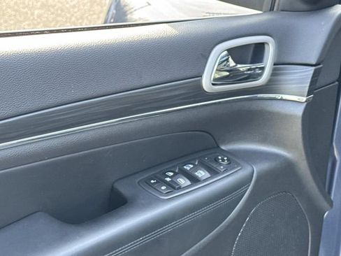 Used 2020 Jeep Grand Cherokee Limited w/ Luxury Group II image 16