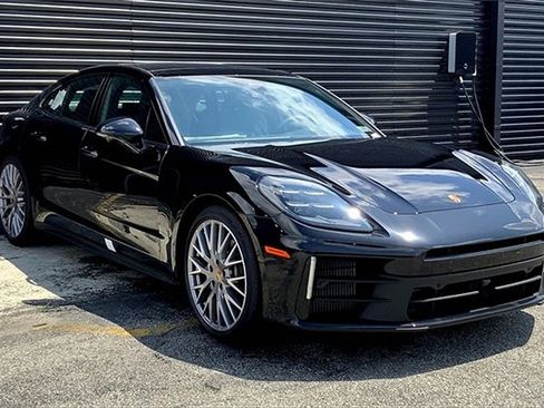 New 2025 Porsche Panamera 4 image 12