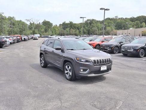 Used 2019 Jeep Cherokee Limited w/ Luxury Group AWD/4WD image 9