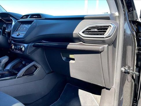 Used 2022 Chevrolet TrailBlazer LT FWD image 13