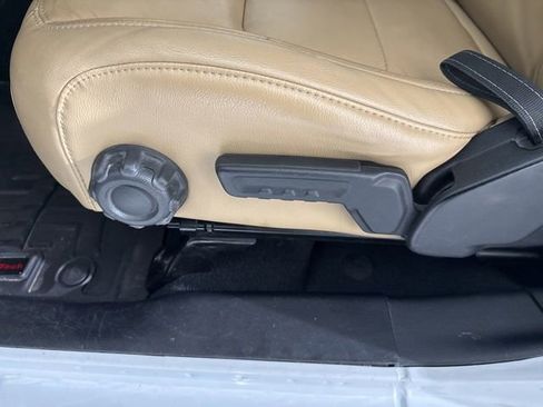 Used 2018 Jeep Wrangler Unlimited Sahara image 19