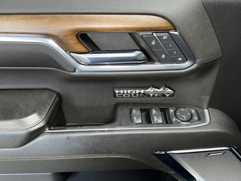 Used 2024 Chevrolet Silverado 1500 High Country w/ Technology Package AWD/4WD image 11