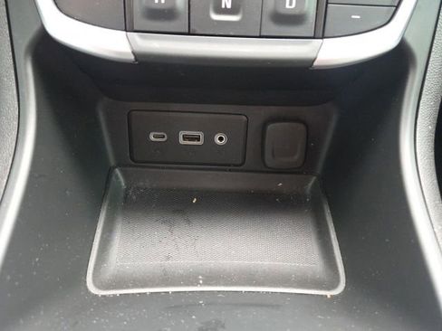 Used 2024 GMC Terrain SLE AWD/4WD image 32