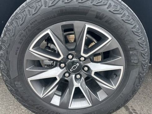 Used 2023 Chevrolet Tahoe Z71 w/ Luxury Package image 13