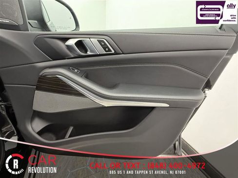 Used 2025 BMW X5 xDrive50e image 46