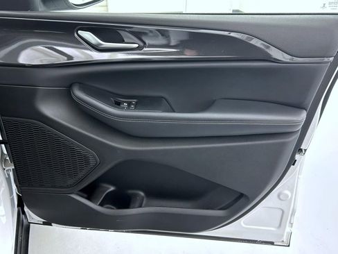 Certified 2023 Jeep Grand Cherokee Laredo image 16