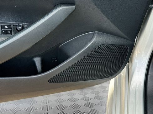 Used 2021 Toyota Corolla LE image 20