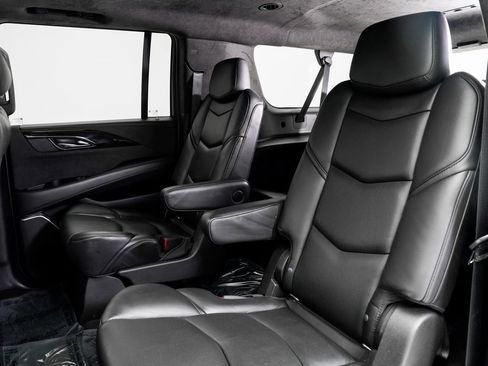 Used 2019 Cadillac Escalade ESV Platinum image 26