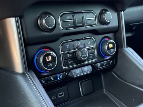 Used 2022 Chevrolet Suburban Premier RWD image 34