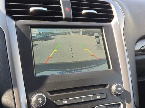 Used 2017 Ford Fusion SE w/ Fusion SE Technology Package FWD image 24