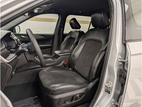 Used 2024 Jeep Grand Cherokee L Laredo image 7