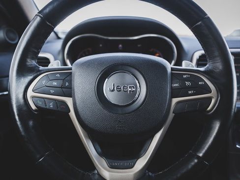 Used 2015 Jeep Grand Cherokee Limited w/ Luxury Group II image 20