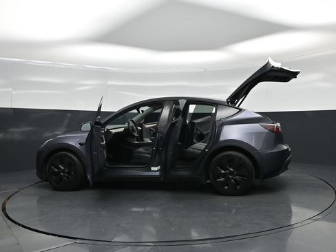 Used 2023 Tesla Model Y Long Range AWD/4WD image 27
