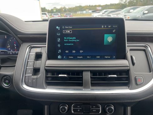 Used 2023 Chevrolet Suburban Premier image 10