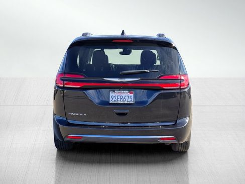 Used 2022 Chrysler Pacifica Touring-L image 5