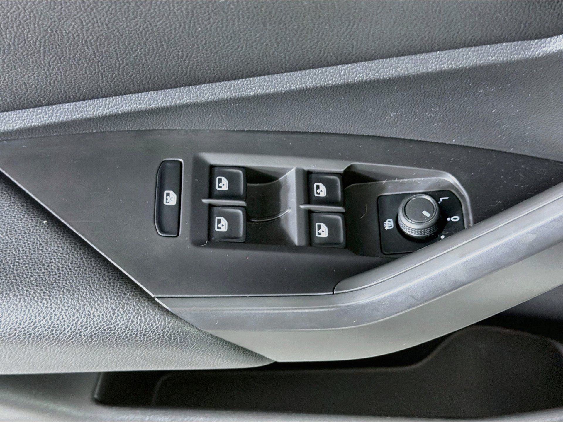Used 2020 Volkswagen Jetta SEL Premium FWD image 17