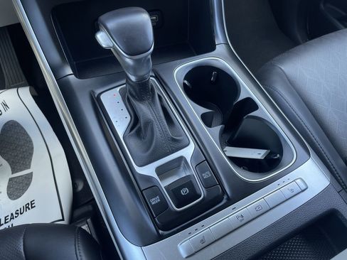 Used 2024 Kia Carnival LX image 14