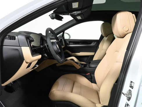 Used 2026 Porsche Cayenne E-Hybrid Coupe AWD/4WD image 5