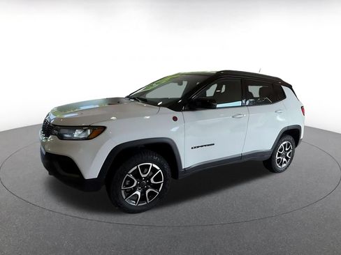 Used 2025 Jeep Compass Trailhawk AWD/4WD image 6