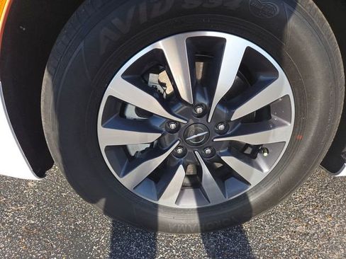 Used 2023 Chrysler Pacifica Limited image 10