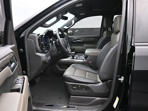 Used 2023 Chevrolet Silverado 1500 ZR2 w/ Technology Package AWD/4WD image 9