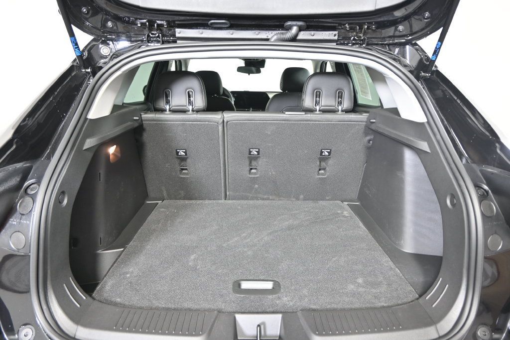 Used 2025 Chevrolet Trax LT FWD image 16