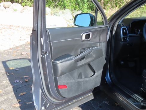 Used 2021 Kia Sorento LX image 22