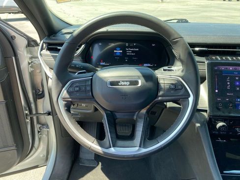 Used 2024 Jeep Grand Cherokee L Limited w/ Luxury Tech Group II AWD/4WD image 17