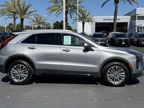 Used 2025 Cadillac XT4 Premium Luxury FWD image 2
