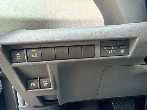 Used 2024 Toyota Sienna LE w/ LE Plus Package FWD image 19