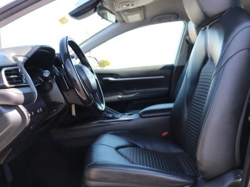 Used 2021 Toyota Camry SE w/ Carpet Mat Package (TMS) FWD image 11