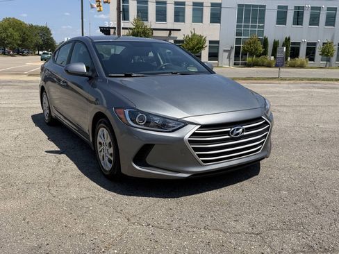 Used 2018 Hyundai Elantra SE w/ Cargo Package FWD image 5