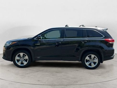 Used 2017 Toyota Highlander Limited w/ Protection Package #3 AWD/4WD image 2