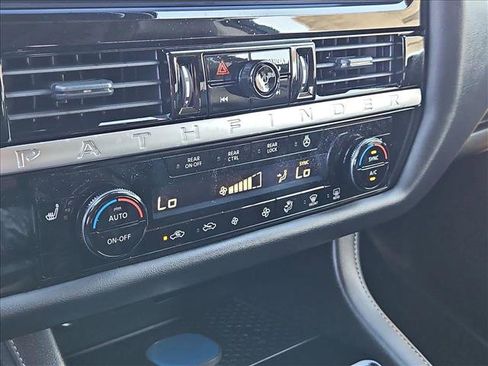 New 2026 Nissan Pathfinder SL image 12