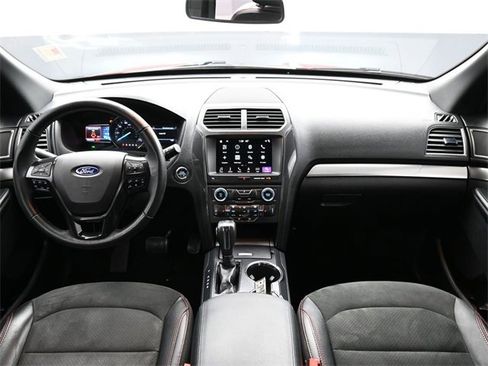 Used 2018 Ford Explorer XLT w/ Equipment Group 202A image 12