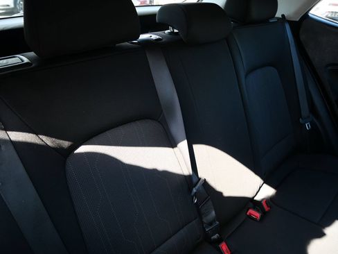 Used 2020 Hyundai Venue SE FWD image 28