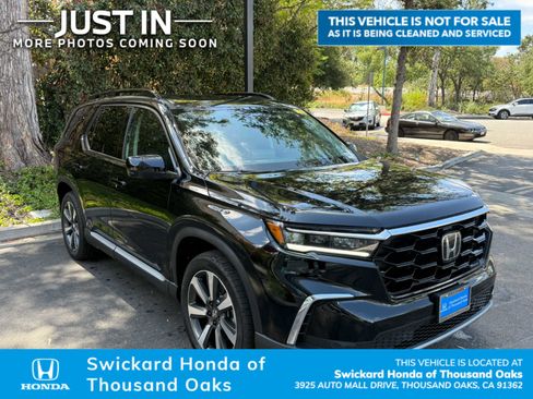 Used 2025 Honda Pilot Touring image 1