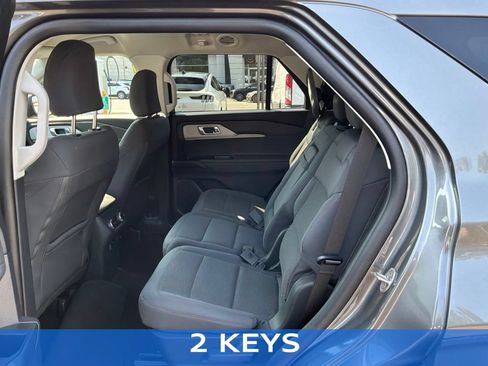 Used 2025 Ford Explorer Active AWD/4WD image 17