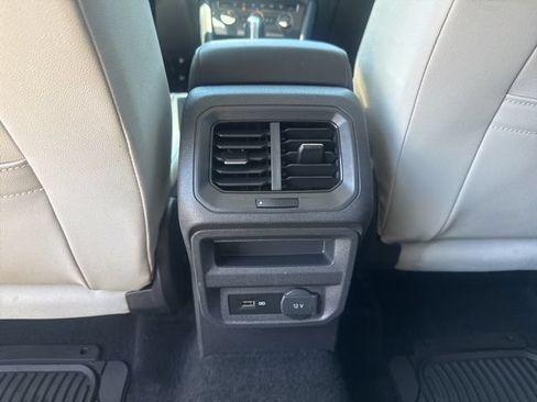 Used 2020 Volkswagen Tiguan SEL FWD image 24